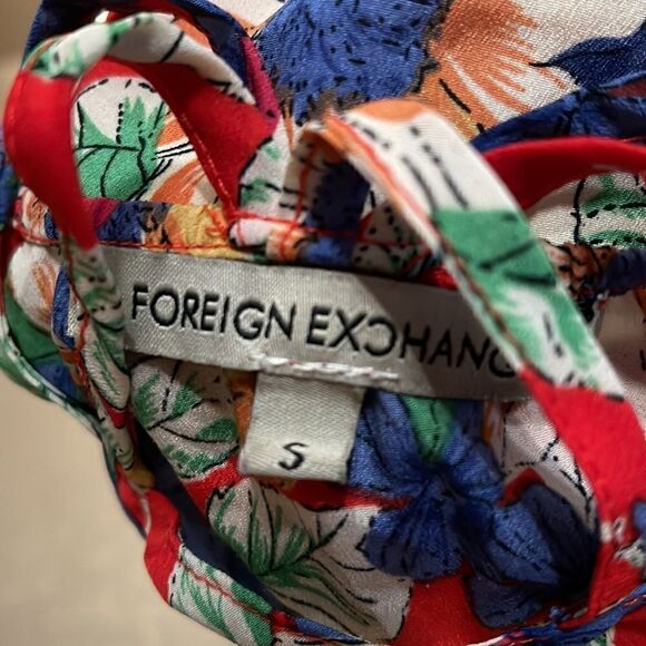 Foreign Exchange floral crop top size small - Picture 6 of 6